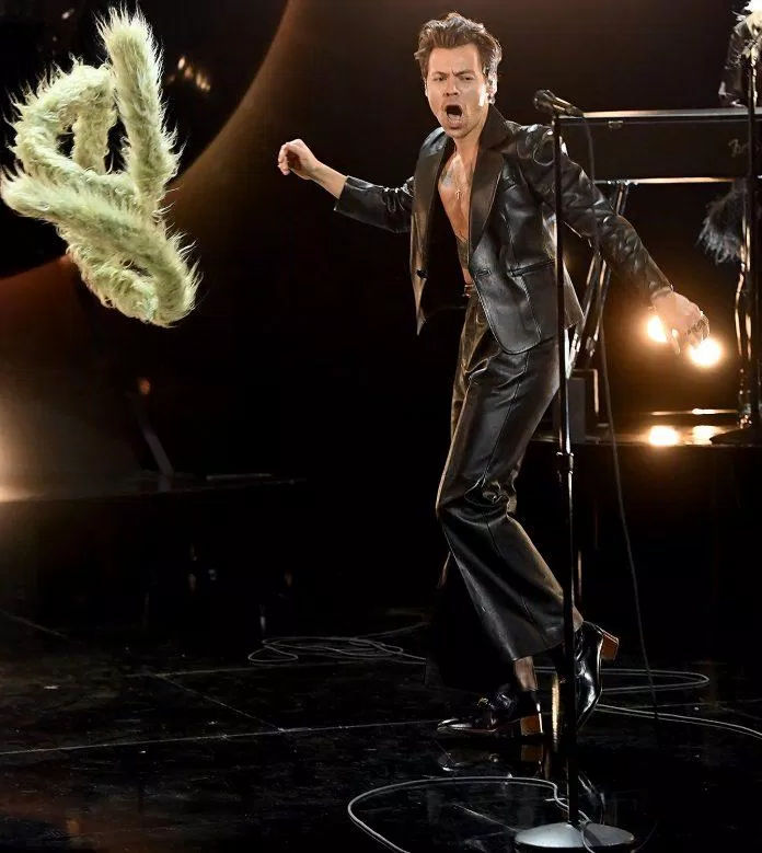 Harry Styles trình diễn tại Grammy 2021 (Ảnh: Internet) Harry Styles trình diễn tại Grammy 2021 (Ảnh: Internet)