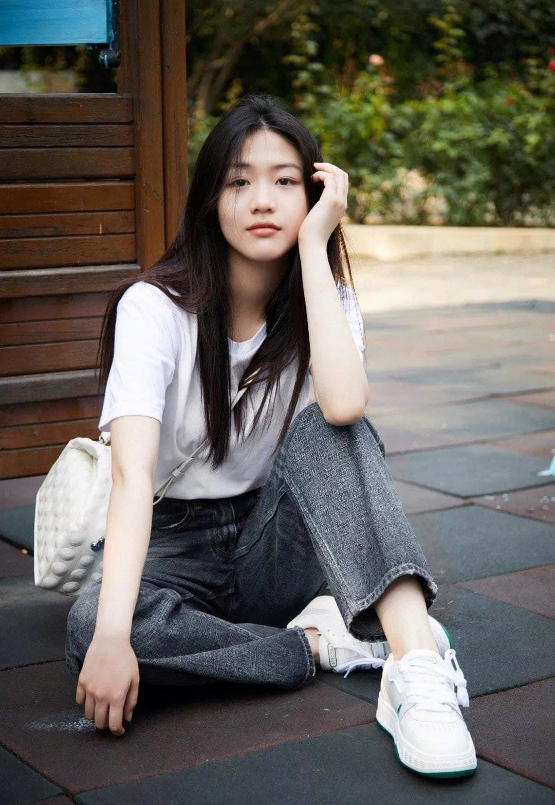 Hình ảnh xinh đẹp của diễn viên Hướng Hàm Chi (ảnh: internet) Hình ảnh xinh đẹp của diễn viên Hướng Hàm Chi (ảnh: internet)