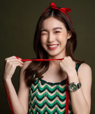 Love sinh năm 2000 nhưng đã tham gia rất nhiều bộ phim lớn nhỏ.