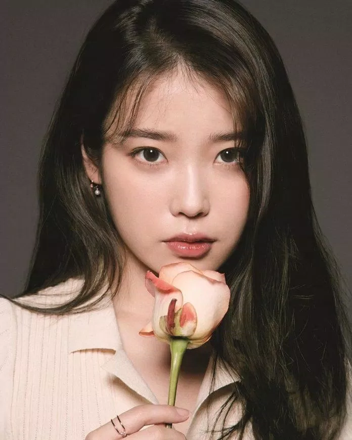 IU nổi bật với vẻ ngoài xinh xắn và trẻ trung (Nguồn: Internet) IU nổi bật với vẻ ngoài xinh xắn và trẻ trung (Nguồn: Internet)
