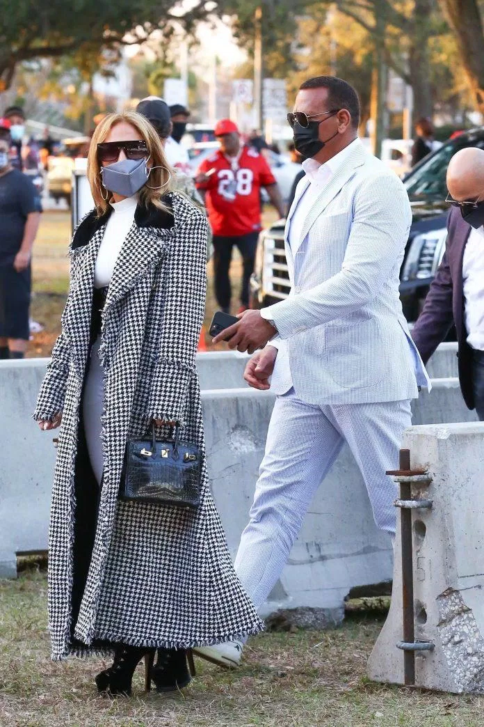 Jennifer Lopez tại Super Bowl 2021 (Ảnh: Internet) Jennifer Lopez tại Super Bowl 2021 (Ảnh: Internet)