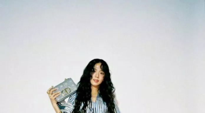 Cô nàng Jisoo BlackPink cũng rất “chuộng” sử dụng mèo phối đồ này - ảnh Internet