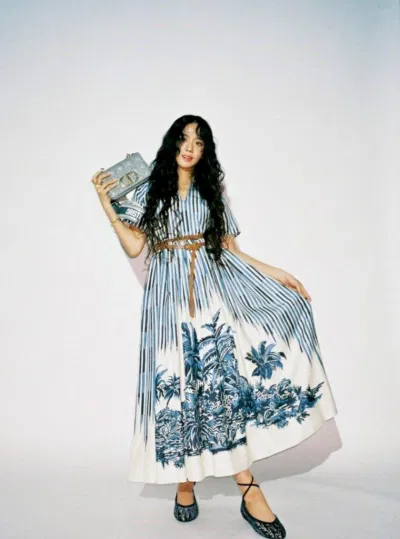 Cô nàng Jisoo BlackPink cũng rất “chuộng” sử dụng mèo phối đồ này - ảnh Internet