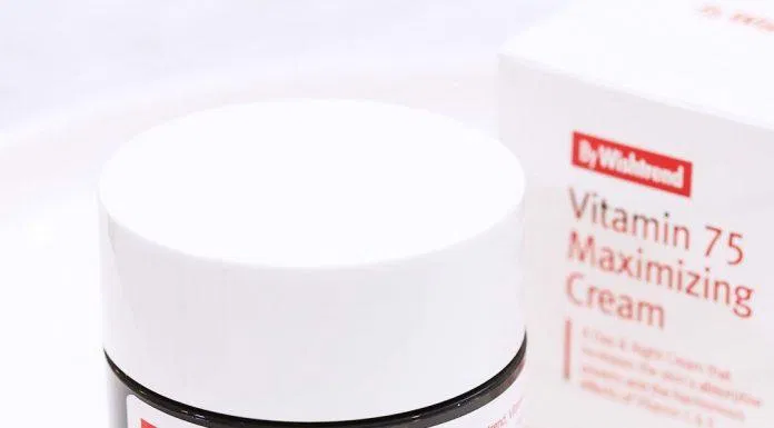 Kem dưỡng By Wishtrend Vitamin 75% Maximizing Cream có chứa Vitamin C, nước hắc mai biển tăng cường hiệu quả dưỡng da sáng khỏe đều màu hơn (Nguồn: internet)