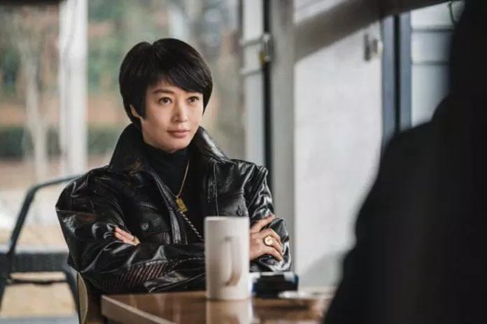 Tạo hình cực ngầu của Kim Hye Soo trong bộ phim Hyena. (Nguồn: Internet)
