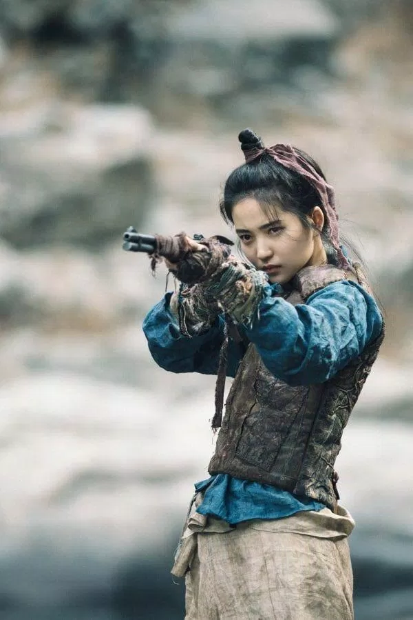 Tạo hình cực ngầu của Kim Tae Ri trong bộ phim Mr. Sunshine. (Nguồn: Internet)
