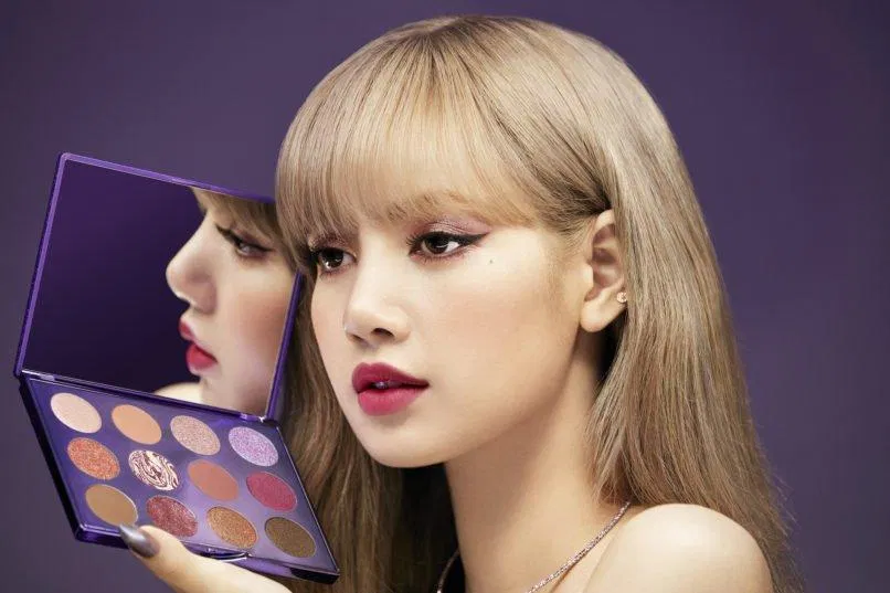Phấn phủ Extra Dimension Skinfinish, Powder Blush và bảng phấn mắt 12 ô (Ảnh: Internet).