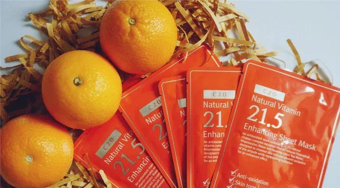 Mặt nạ By Wishtrend Natural Vitamin 21,5% Enhancing Sheet Mask chứa thành phần từ Vitamin C có tác dụng dưỡng sáng da, mờ thâm hiệu quả ( Nguồn: internet)
