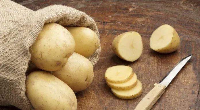 Mặt nạ chăm sóc da vùng mắt từ khoai tây (Nguồn: Internet).