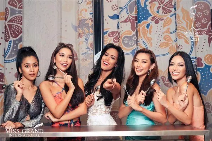Thùy Tiên chính là 1 trong 5 người đẹp được lựa chọn ăn tối cùng ngài Chủ tịch Miss Grand International 2021 (Nguồn: Internet)