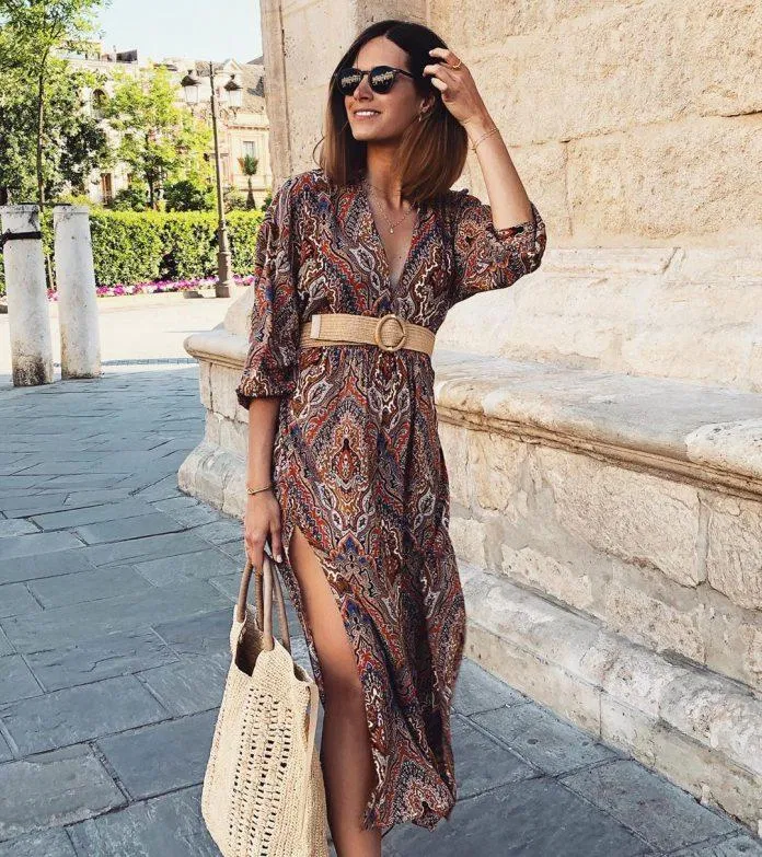 Váy maxi và belt là một sự lựa chọn tuyệt vời cho những ngày trời thu mát mẻ và nắng nhẹ (Nguồn: Internet)