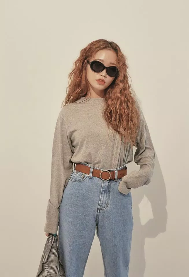 Một chiếc thắt lưng da cơ bản cũng khiến chiếc quần jean của bạn trở nên phong cách hơn đấy nhé (Nguồn: Internet) Một chiếc thắt lưng da cơ bản cũng khiến chiếc quần jean của bạn trở nên phong cách hơn đấy nhé (Nguồn: Internet)