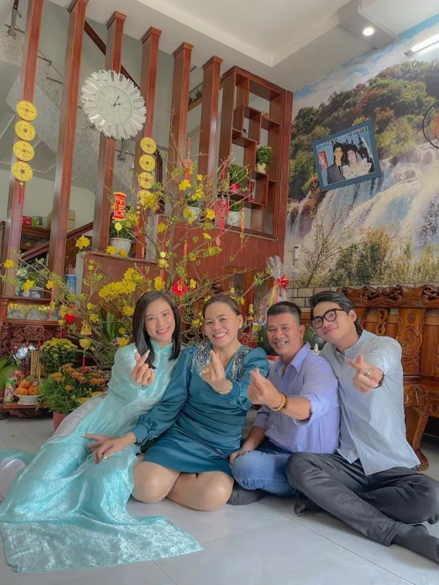 Á hậu Kim Duyên duyên dáng, đáng yêu bên cạnh người thân ( ảnh: Fb Nguyễn Huỳnh Kim Duyên) Á hậu Kim Duyên duyên dáng, đáng yêu bên cạnh người thân ( ảnh: Fb Nguyễn Huỳnh Kim Duyên)