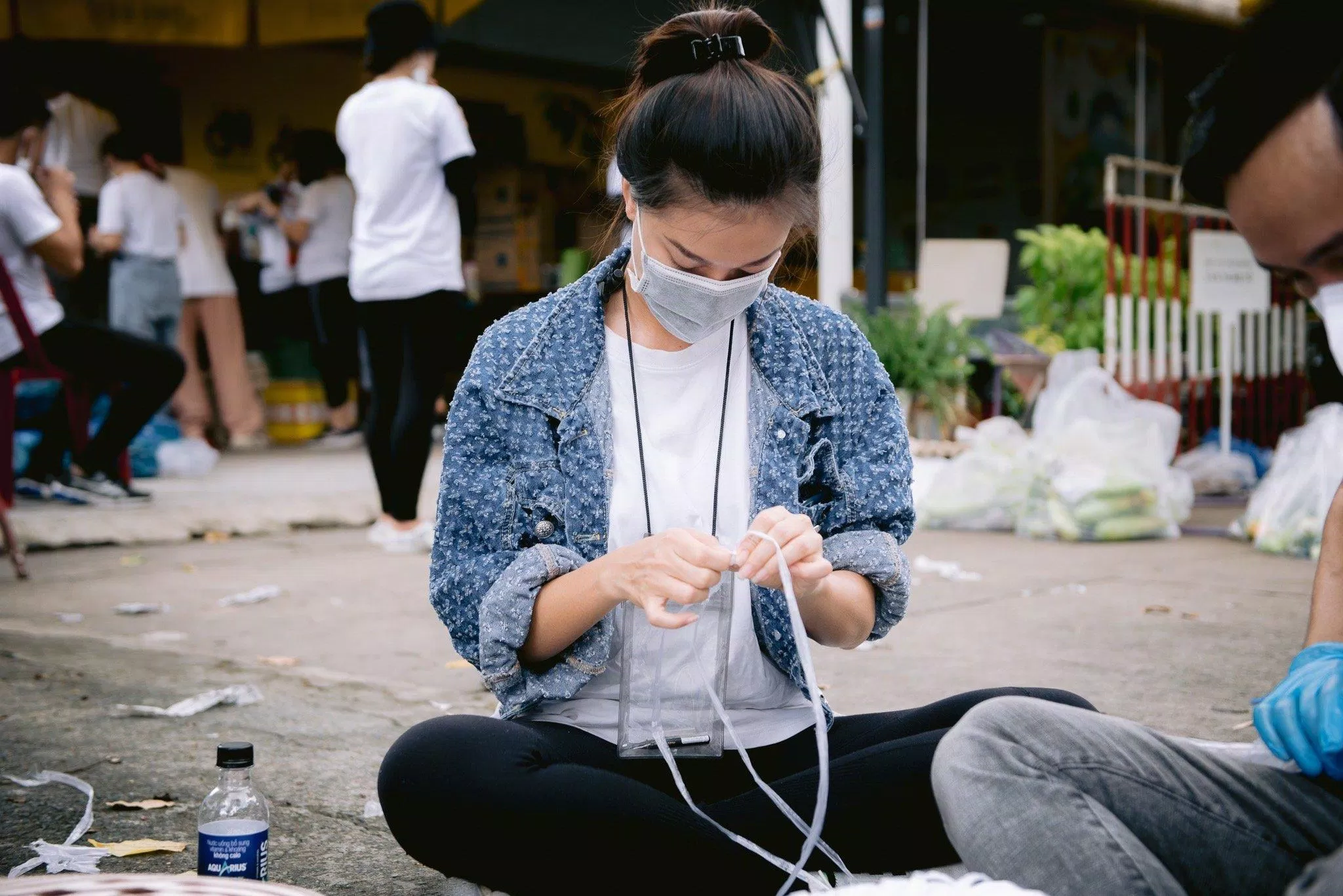 Á hậu Kim Duyên mộc mạc, gần gũi chuẩn bị đồ cho đợt tình nguyện ( ảnh: Fb Nguyễn Huỳnh Kim Duyên) Á hậu Kim Duyên mộc mạc, gần gũi chuẩn bị đồ cho đợt tình nguyện ( ảnh: Fb Nguyễn Huỳnh Kim Duyên)