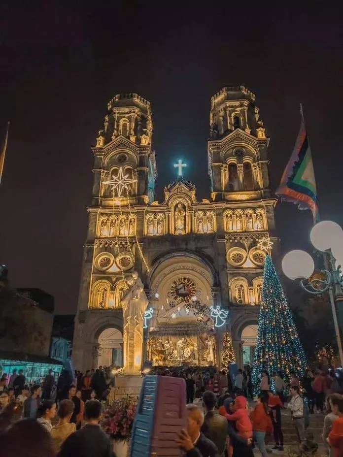 Nhà Thờ Lớn là địa điểm được ưa chuộng nhất trong dịp Noel - Ảnh: Internet Nhà Thờ Lớn là địa điểm được ưa chuộng nhất trong dịp Noel - Ảnh: Internet
