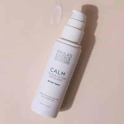 Tẩy tế bào chết Paula’s Choice Calm 1% BHA Lotion Exfoliant lấy đi da chết dịu nhẹ ( Nguồn: internet)