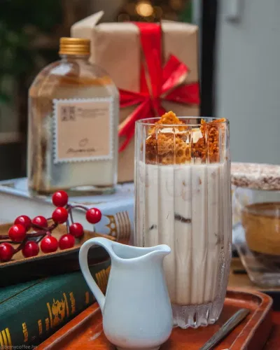 Thức uống được decor tinh tế và đẹp mắt (nguồn ảnh: @bemycoffee.hn)