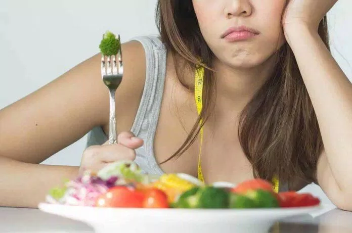 Rối loạn ăn uống có thể là chán ăn hoặc ăn quá nhiều (Ảnh: Internet).