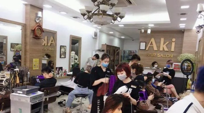 Không gian sang trọng và chuyên nghiệp (Nguồn: Aki Hairdressing Salon)