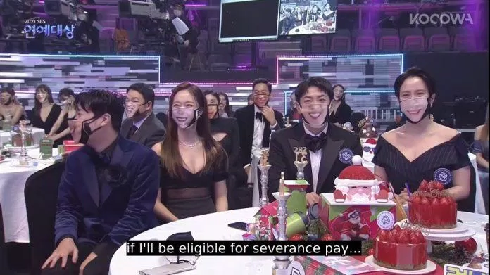 Các thành viên ngồi nghe Ji Suk Jin phát biểu.  (Ảnh: Internet).