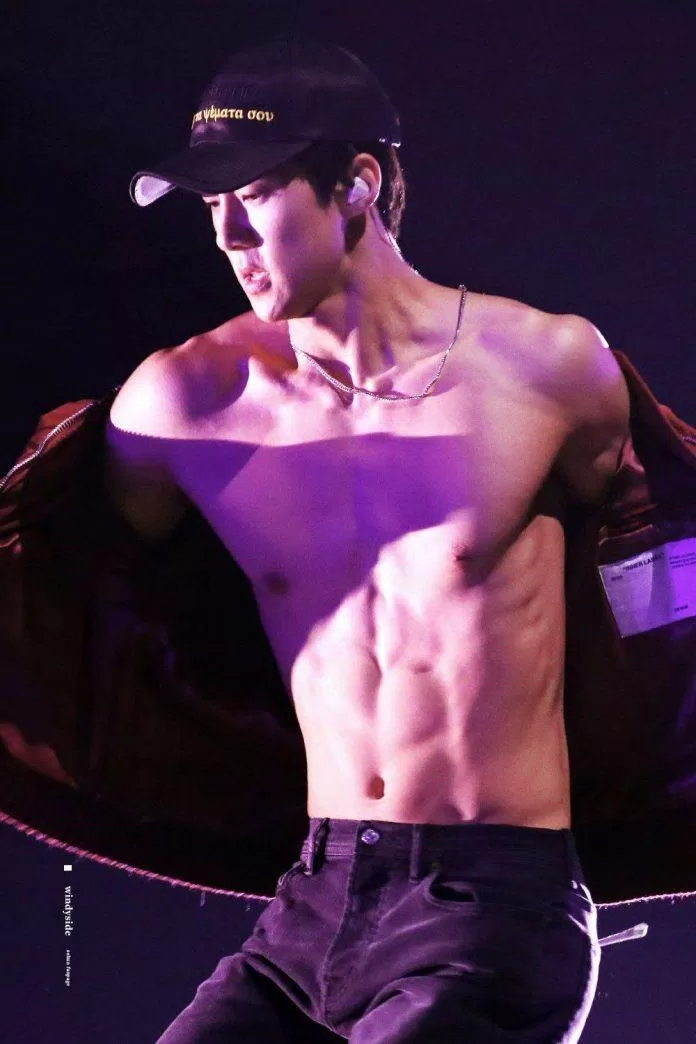Thân hình 6 múi siêu săn chắc của Sehun (Nguồn: Internet) Thân hình 6 múi siêu săn chắc của Sehun (Nguồn: Internet)