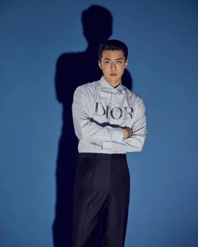 Sehun diện đồ Dior (Nguồn: Internet) Sehun diện đồ Dior (Nguồn: Internet)