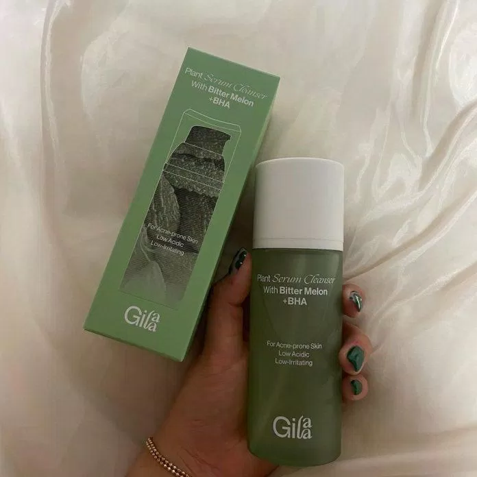 Sữa rửa mặt Gilaa Plant Serum Cleanser phiên bản màu xanh lá cây sẽ dành cho làn da mụn (Nguồn:internet)