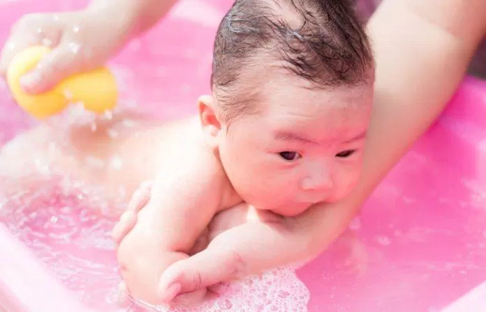 Các sản phẩm sữa tắm cho bé đều trải qua kiểm nghiệm chặt chẽ nên rất an toàn khi dùng cho bé (Ảnh: Internet).