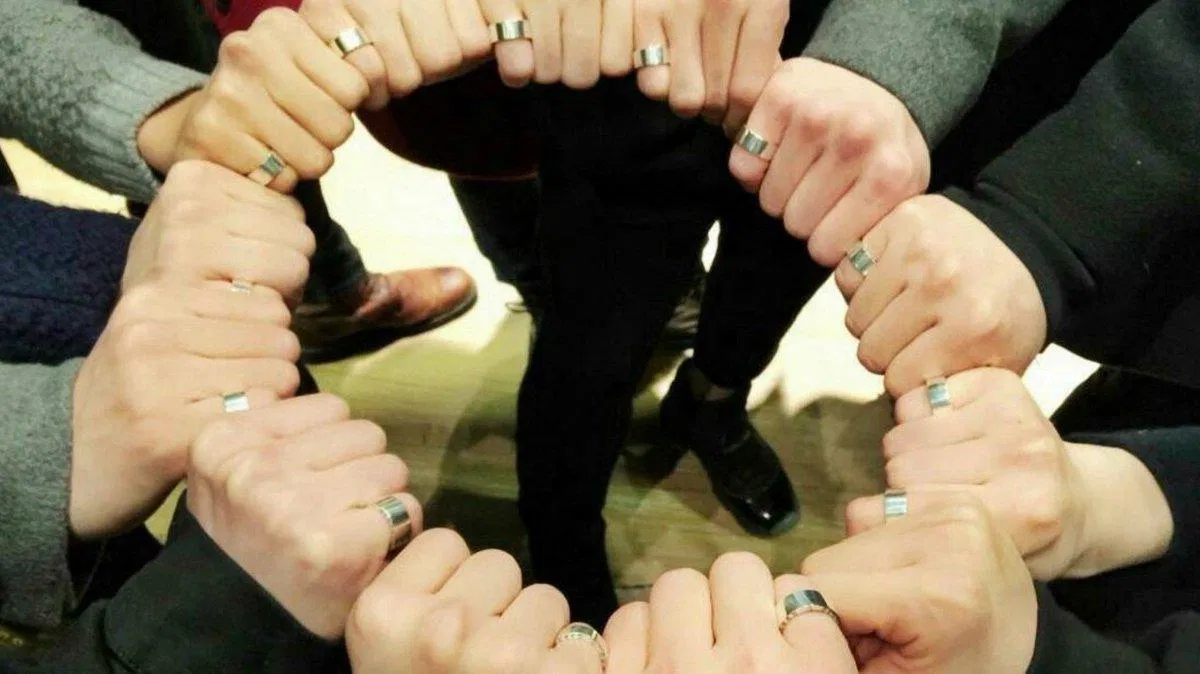 Nhẫn nhóm của SEVENTEEN (Nguồn: Internet). Nhẫn nhóm của SEVENTEEN (Nguồn: Internet).