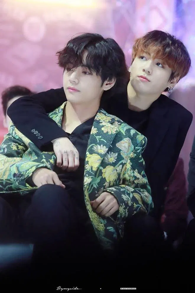 Taehyung và Jungkook tại lễ trao giải Golden Disc Awards 2020 (Ảnh: Internet) Taehyung và Jungkook tại lễ trao giải Golden Disc Awards 2020 (Ảnh: Internet)