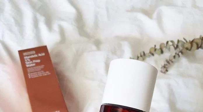 Tẩy tế bào chết By Wishtrend Mandelic Acid 5% Skin Prep Water có chứa Mandelic Acid có tác dụng tẩy da chết dịu nhẹ, lành tính cho da (Nguồn: internet)
