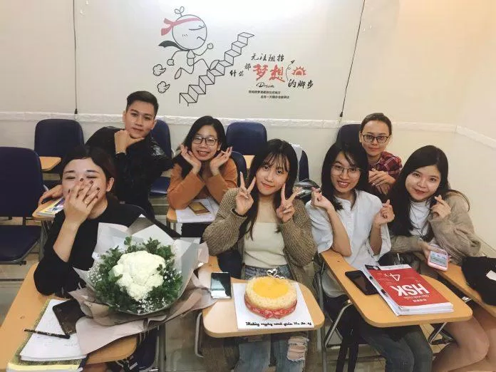 Liên hoan mừng ngày Nhà giáo Việt Nam tại Trung tâm Tiếng Trung Toàn Diện ( Nguồn: Internet )