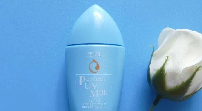 Kem chống nắng cho da dầu mụn Senka Perfect UV Milk (Ảnh: Internet).