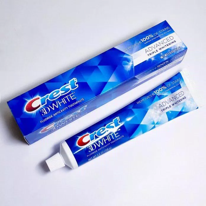 Kem đánh răng Crest 3D White là lựa chọn đáng thử để làm sáng răng (Nguồn: Internet)
