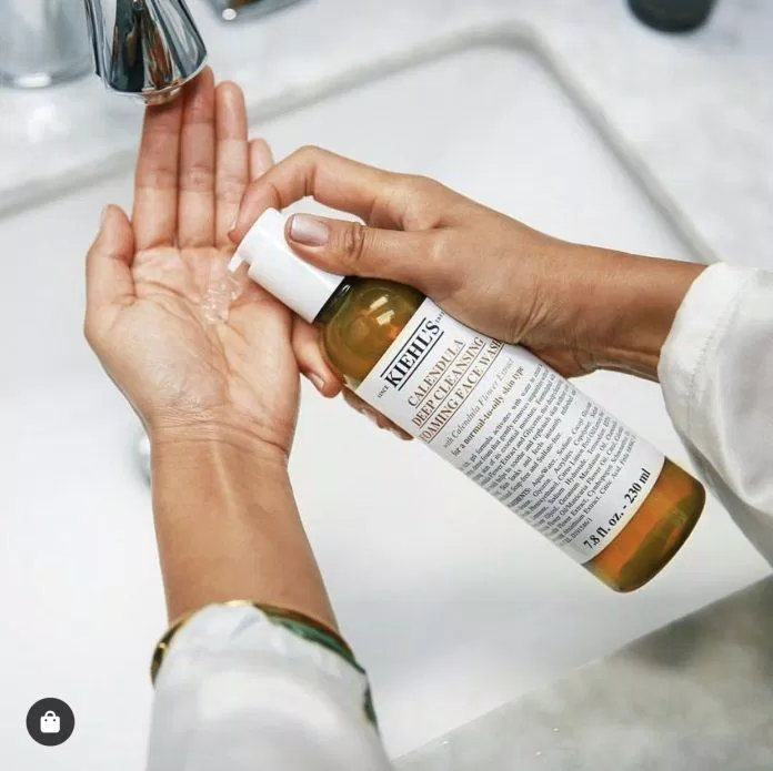 Kiehl’s Calendula Deep Cleansing Foaming với thành phần chính là hoa cúc có khả năng làm dịu tốt (Nguồn: Internet) Kiehl’s Calendula Deep Cleansing Foaming với thành phần chính là hoa cúc có khả năng làm dịu tốt (Nguồn: Internet)