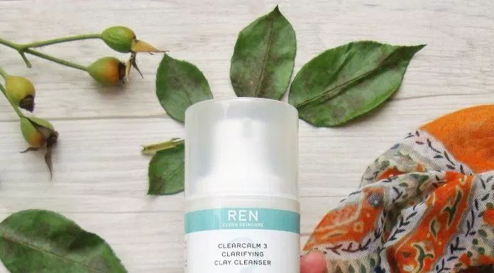 Ren Clear Calm 3 Clarifying Clay Cleanser với khả năng kháng khuẩn nổi trội (Nguồn: Internet)