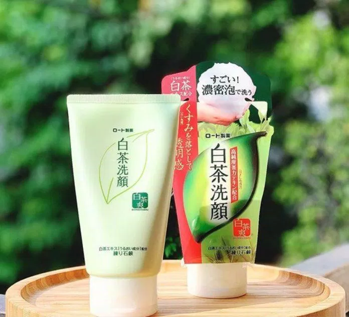 Sữa rửa mặt ngừa mụn Rohto Shirochasou Green Tea Foam (Ảnh: Internet).