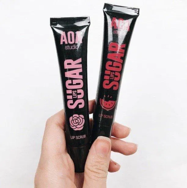 AOA Studio Sugar Lips Scrub có dáng vẻ nhỏ gọn (Nguồn: Internet)
