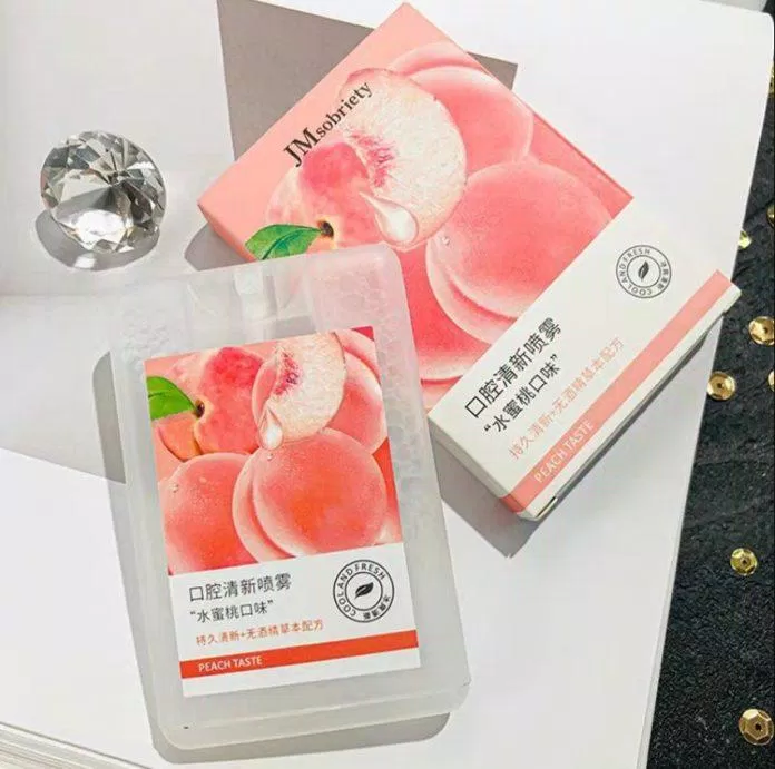 Thiết kế hộp vuông nhỏ gọn của Xịt thơm miệng Heyxi (Nguồn: Internet) Thiết kế hộp vuông nhỏ gọn của Xịt thơm miệng Heyxi (Nguồn: Internet)