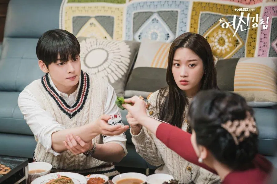 Cặp đôi Moon Ga Young và Cha Eun Woo trong phim Vẻ Đẹp Đích Thực. (Nguồn: Internet)