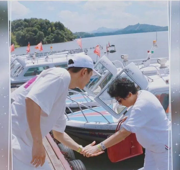 Cả gia đình Trương Triết Hạn đã chịu nhiều tổn thương sau drama (Nguồn: Internet)