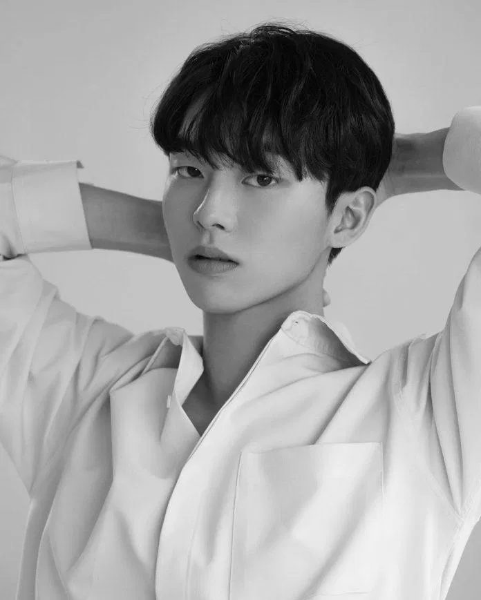 Còn Choi Hyun Wook sinh năm 2002, tên là Moon Ji Woong (Ảnh: Internet).
