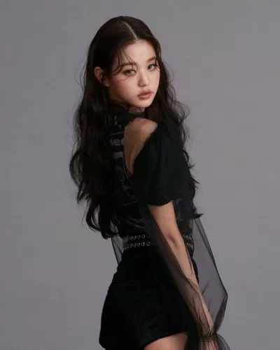 Hào quang tỏa ra ở Wonyoung không thể đùa được đâu (Ảnh: Internet)