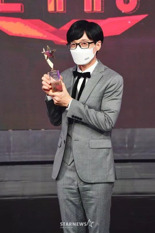 MC Quốc Dân Yoo Jae Suk lần thứ 2 liên tiếp nhận giải thưởng danh giá. (Ảnh: Internet).