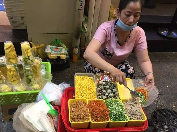 Quầy bánh tráng ở phố đi bộ. (Ảnh: Kim Cúc) Quầy bánh tráng ở phố đi bộ. (Ảnh: Kim Cúc)