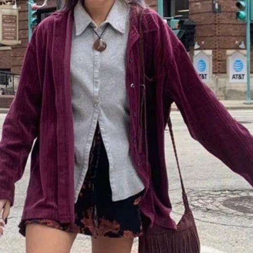 Kiểu cúc áo "trên kín dưới hở" (nguồn: Internet)