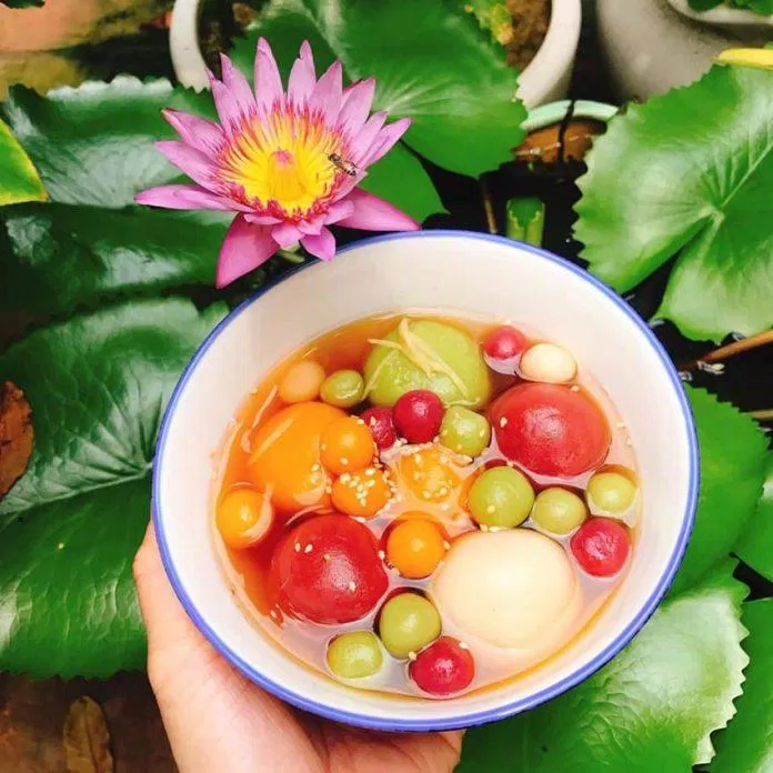 Chè trôi nước với những viên bánh trôi đầy màu sắc (ảnh: internet) Chè trôi nước với những viên bánh trôi đầy màu sắc (ảnh: internet)