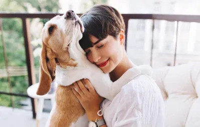 Nuôi thú cưng là cách cực kỳ hiệu quả để vượt qua giai đoạn chia tay người yêu cũ. (Ảnh: Internet)