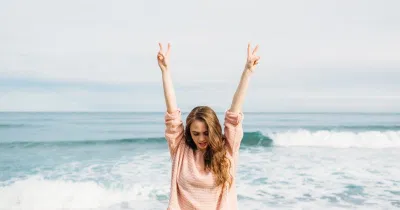 Hãy cho bản thân cảm giác ưu việt hơn, tốt đẹp, hãy tự nhủ rằng người tốt như bạn xứng đáng có 10 người yêu chứ không phải 1 người yêu cũ. (Ảnh: Internet)