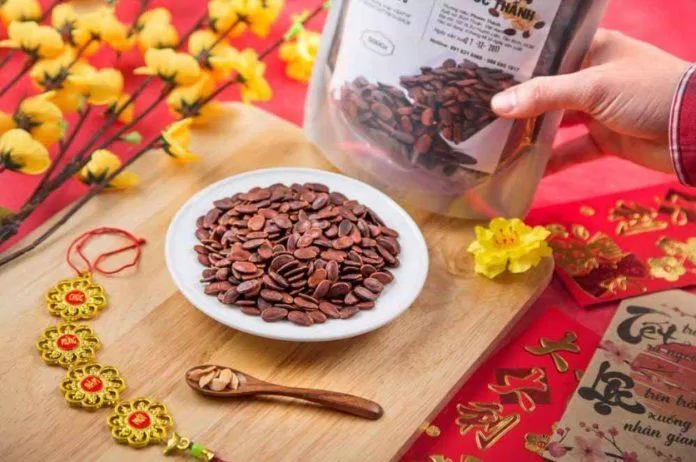 Hạt bí, hạt hướng dương là món đồ không thể thiếu trong những ngày Tết cổ truyền. (Ảnh: Internet) Hạt bí, hạt hướng dương là món đồ không thể thiếu trong những ngày Tết cổ truyền. (Ảnh: Internet)